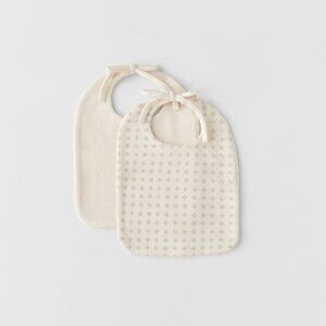 ZARA TWO PACK OF GEOMETRIC BIBS CRUDE SIZE   | 4174/518/ 712